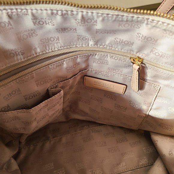 LIKE NEW "MICHAEL KORS" LEATHER TOTE BAG - Picture 4 of 9